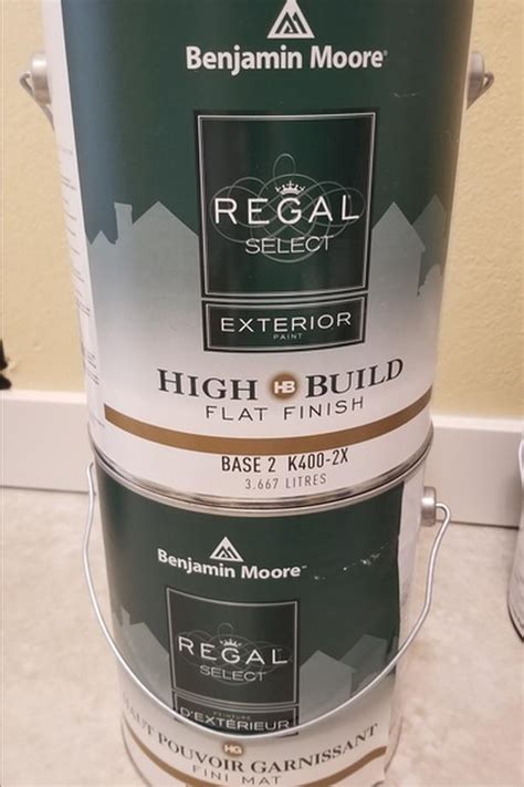 who sells benjamin moore paint